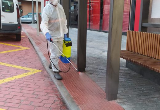 O Concello comezou esta semana cos labores de desinfección nos espazos públicos máis concorridos do municipio